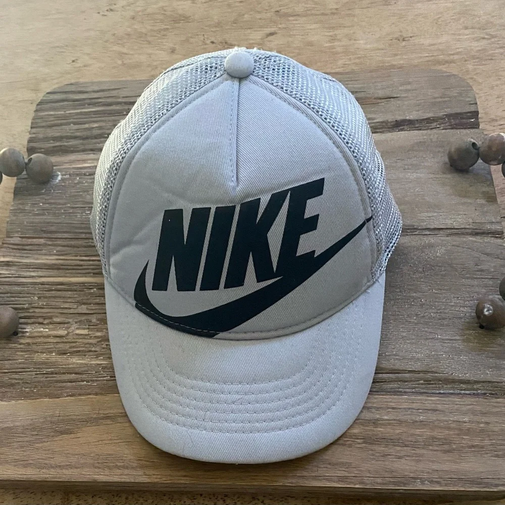 Nike Rise Futura Child Sz (4-7) Light Smoke‎ Gray/Black Trucker Cap